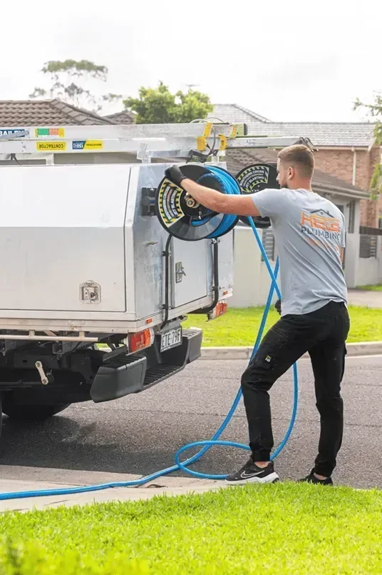 Help Plumbing plumber at work in a Sydney home